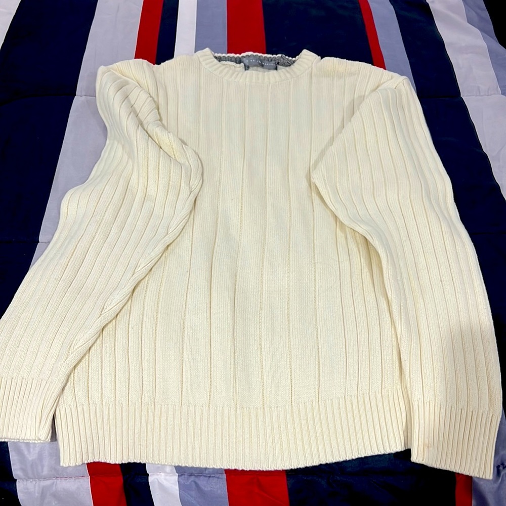 Mens sweater. Oscar de la renta.